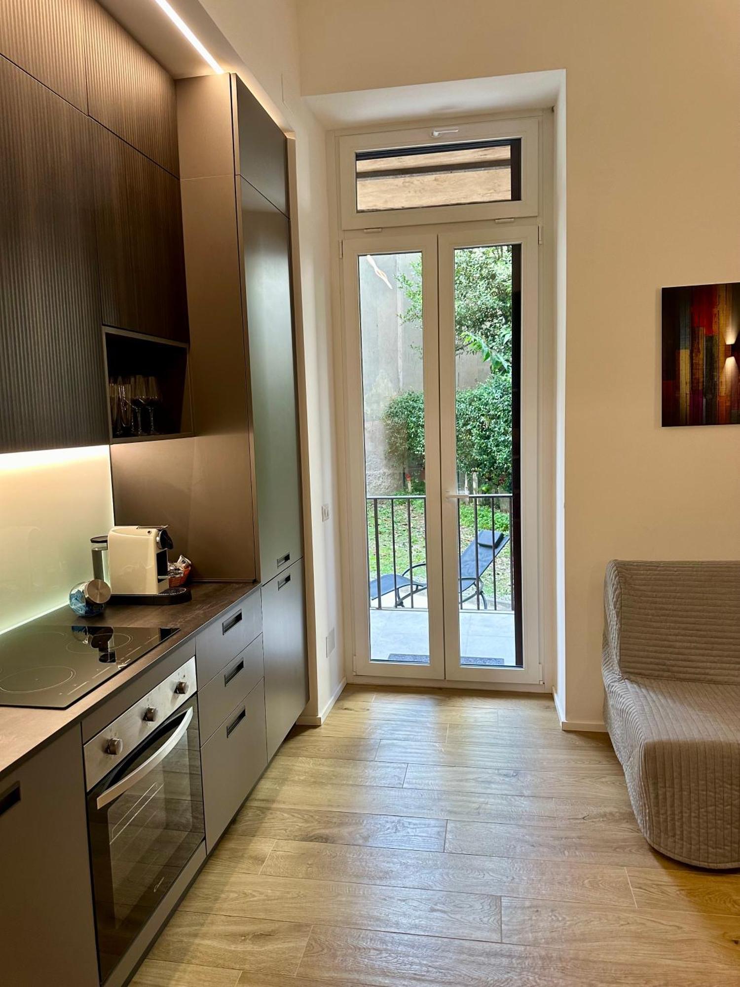 Lr Deluxe Apartments - Porta Venezia - Bilocale Con Giardino Privato 밀라노 외부 사진