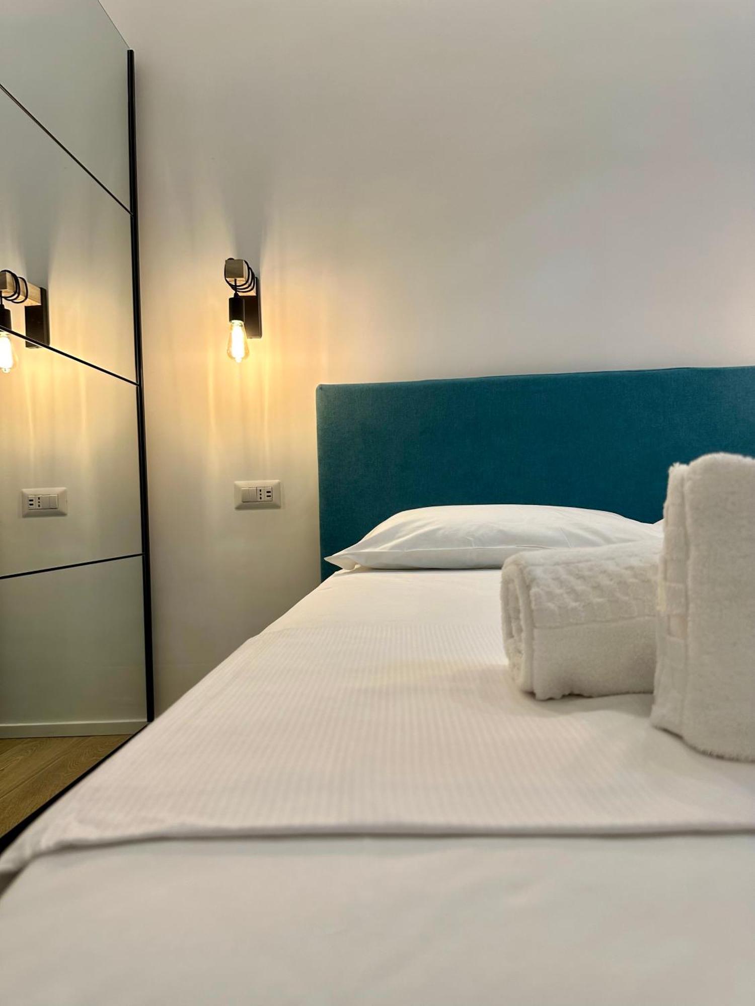 Lr Deluxe Apartments - Porta Venezia - Bilocale Con Giardino Privato 밀라노 외부 사진