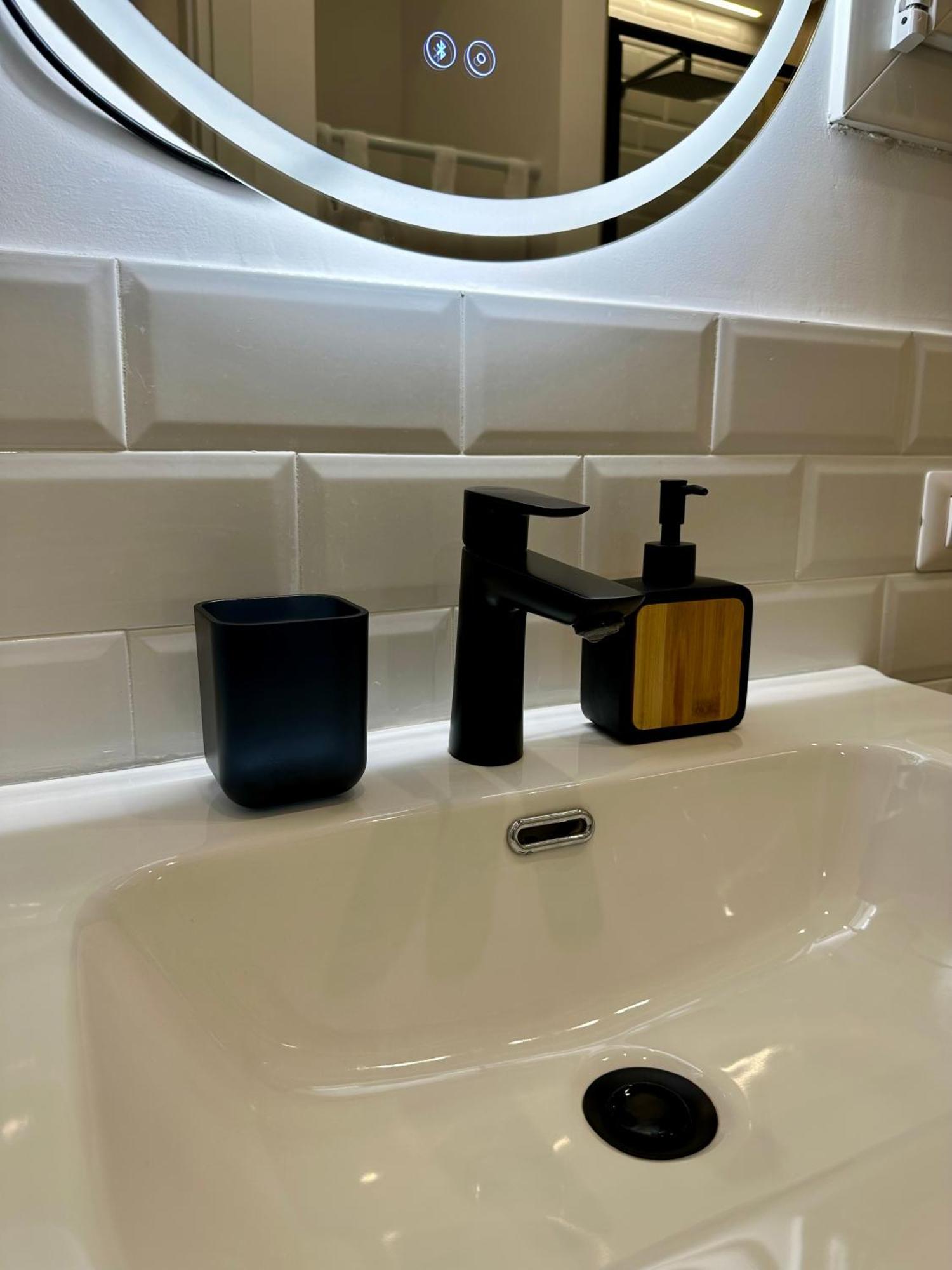 Lr Deluxe Apartments - Porta Venezia - Bilocale Con Giardino Privato 밀라노 외부 사진